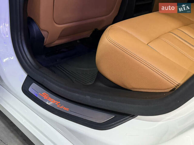 Белый БМВ 5 Серия, объемом двигателя 2 л и пробегом 93 тыс. км за 27700 $, фото 54 на Automoto.ua