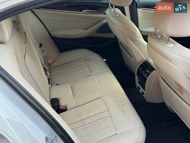 Белый БМВ 5 Серия, объемом двигателя 3 л и пробегом 157 тыс. км за 35499 $, фото 9 на Automoto.ua