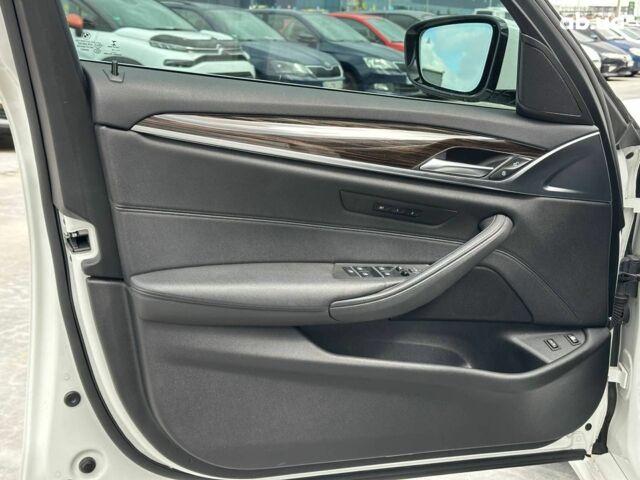 Белый БМВ 5 Серия, объемом двигателя 2 л и пробегом 117 тыс. км за 26690 $, фото 18 на Automoto.ua