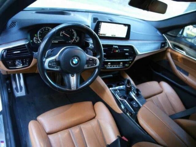 БМВ 5 Серия 2018 в Ровно на Automoto.ua Белый БМВ 5 Серия, объемом двигателя 3 л и пробегом 78 тыс. км за 21000 $, фото 12 на Automoto.ua