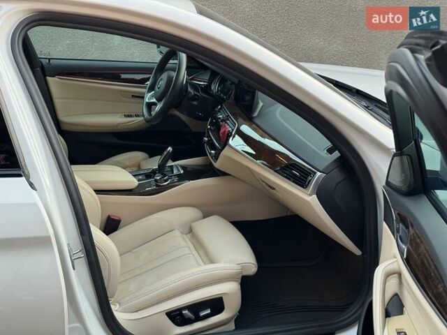 Белый БМВ 5 Серия, объемом двигателя 3 л и пробегом 157 тыс. км за 35499 $, фото 11 на Automoto.ua