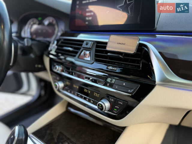 Белый БМВ 5 Серия, объемом двигателя 2 л и пробегом 215 тыс. км за 22950 $, фото 49 на Automoto.ua