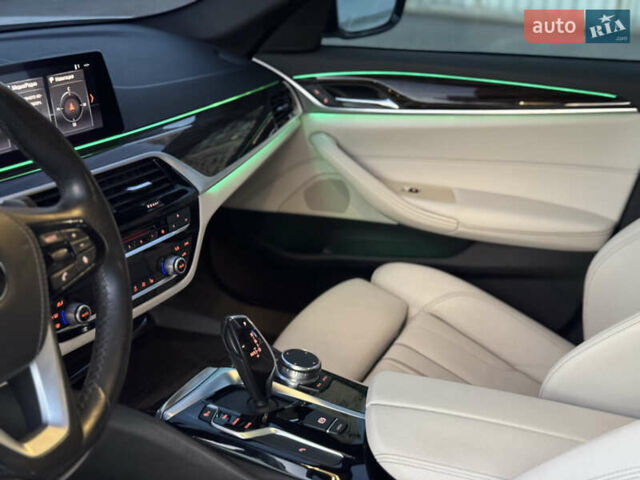 Белый БМВ 5 Серия, объемом двигателя 2 л и пробегом 70 тыс. км за 28888 $, фото 76 на Automoto.ua