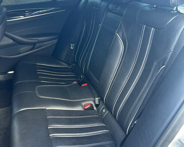 Білий БМВ 5 Серія, об'ємом двигуна 3 л та пробігом 73 тис. км за 37999 $, фото 25 на Automoto.ua