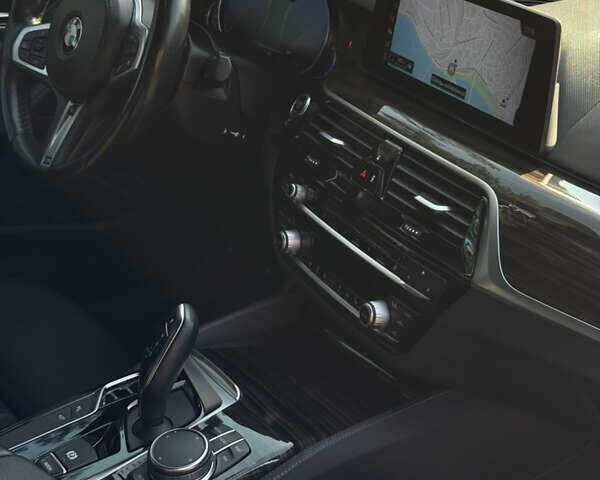 Білий БМВ 5 Серія, об'ємом двигуна 3 л та пробігом 73 тис. км за 37999 $, фото 23 на Automoto.ua