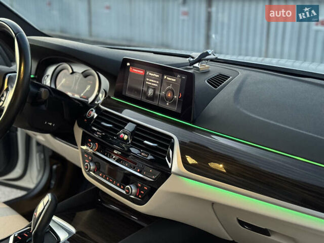 Белый БМВ 5 Серия, объемом двигателя 2 л и пробегом 70 тыс. км за 28888 $, фото 75 на Automoto.ua