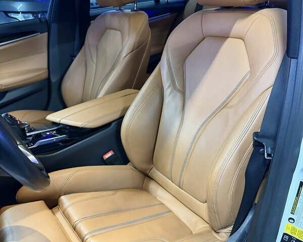 Белый БМВ 5 Серия, объемом двигателя 2 л и пробегом 93 тыс. км за 27700 $, фото 39 на Automoto.ua