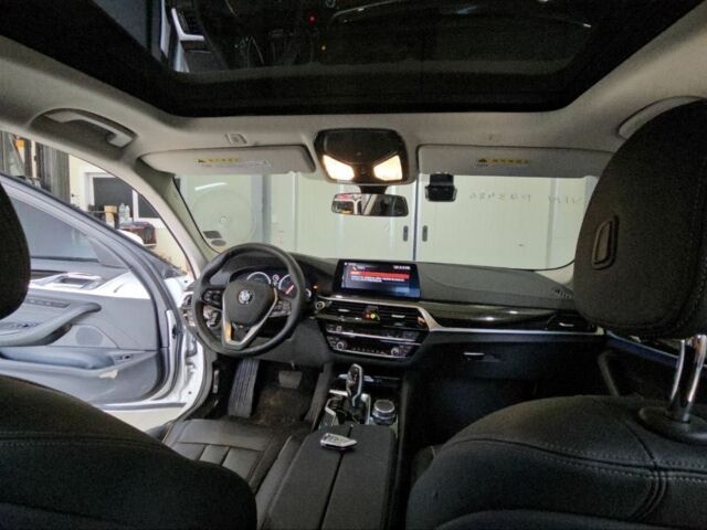 Білий БМВ 5 Серія, об'ємом двигуна 2 л та пробігом 65 тис. км за 19900 $, фото 9 на Automoto.ua