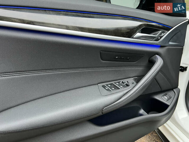 Білий БМВ 5 Серія, об'ємом двигуна 2 л та пробігом 122 тис. км за 29300 $, фото 20 на Automoto.ua
