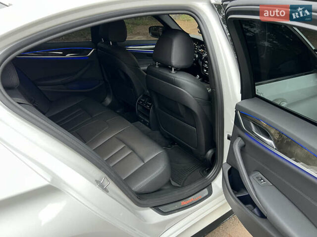 Білий БМВ 5 Серія, об'ємом двигуна 2 л та пробігом 122 тис. км за 29300 $, фото 26 на Automoto.ua