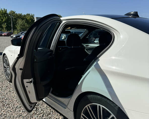 Белый БМВ 5 Серия, объемом двигателя 2 л и пробегом 98 тыс. км за 29999 $, фото 12 на Automoto.ua