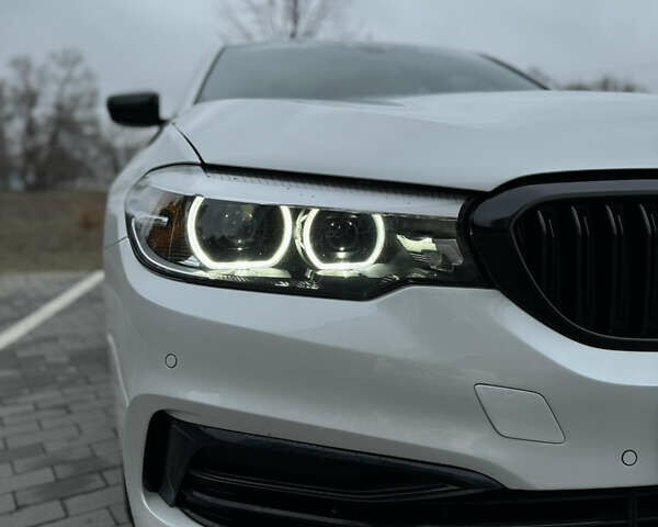 Белый БМВ 5 Серия, объемом двигателя 2 л и пробегом 111 тыс. км за 32500 $, фото 14 на Automoto.ua