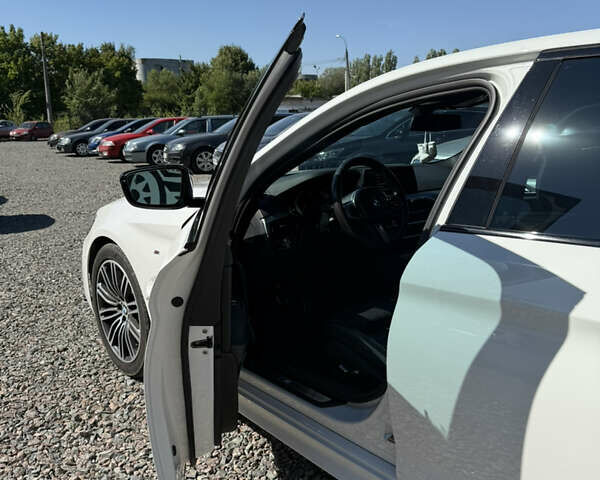 Белый БМВ 5 Серия, объемом двигателя 2 л и пробегом 98 тыс. км за 29999 $, фото 6 на Automoto.ua