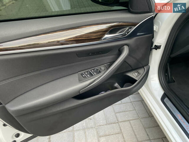 Білий БМВ 5 Серія, об'ємом двигуна 2 л та пробігом 72 тис. км за 28000 $, фото 11 на Automoto.ua