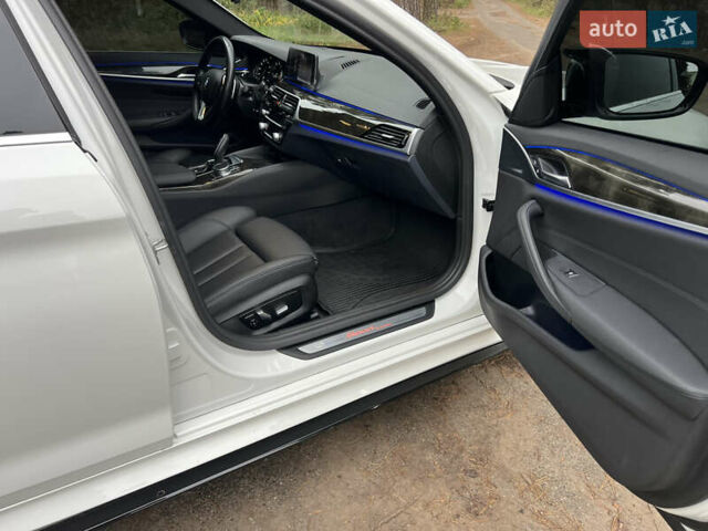 Білий БМВ 5 Серія, об'ємом двигуна 2 л та пробігом 122 тис. км за 29300 $, фото 23 на Automoto.ua