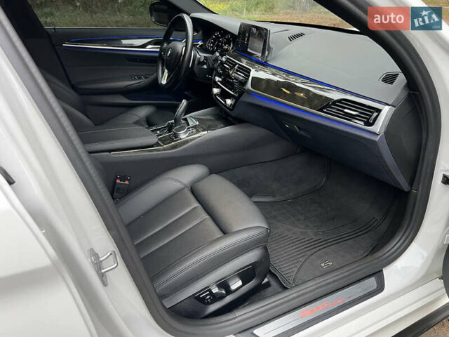 Білий БМВ 5 Серія, об'ємом двигуна 2 л та пробігом 122 тис. км за 29300 $, фото 24 на Automoto.ua