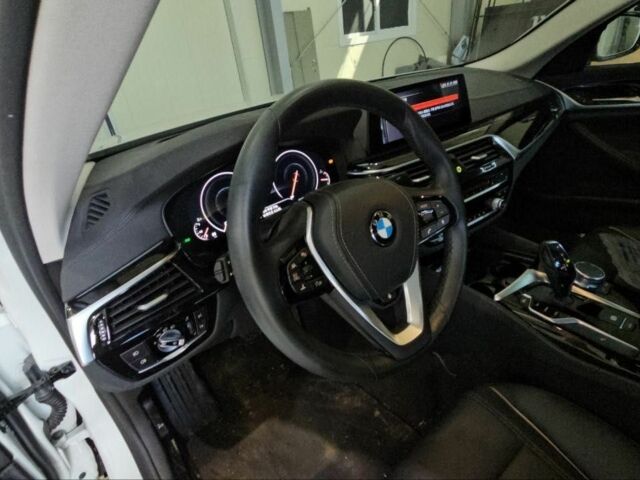 Білий БМВ 5 Серія, об'ємом двигуна 2 л та пробігом 65 тис. км за 19900 $, фото 11 на Automoto.ua