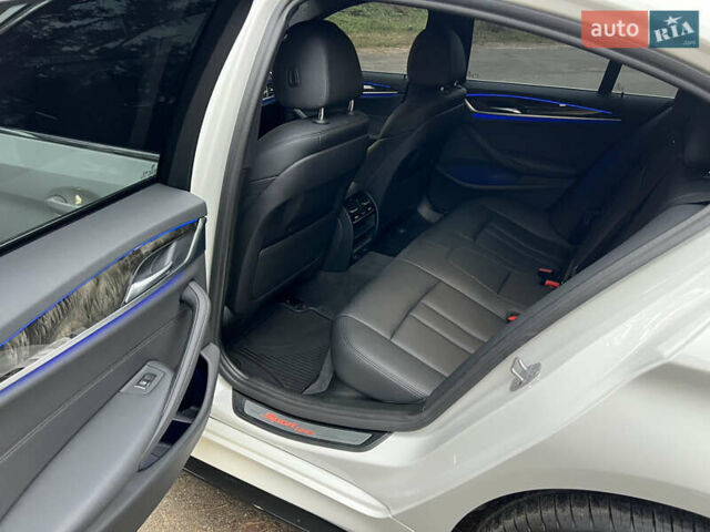 Білий БМВ 5 Серія, об'ємом двигуна 2 л та пробігом 122 тис. км за 29300 $, фото 21 на Automoto.ua