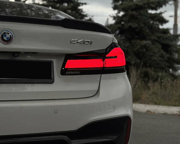 Белый БМВ 5 Серия, объемом двигателя 3 л и пробегом 105 тыс. км за 35999 $, фото 12 на Automoto.ua