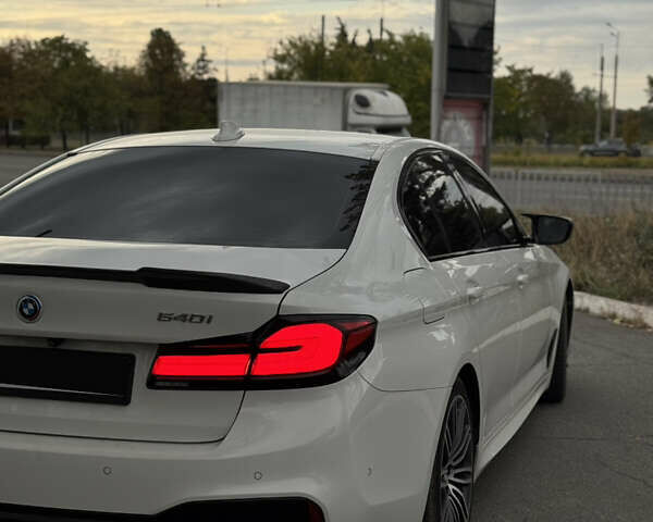 Белый БМВ 5 Серия, объемом двигателя 3 л и пробегом 105 тыс. км за 35999 $, фото 10 на Automoto.ua