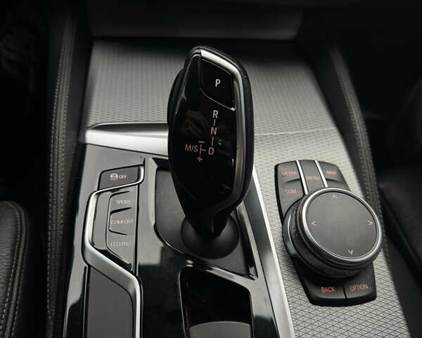 Белый БМВ 5 Серия, объемом двигателя 3 л и пробегом 105 тыс. км за 35999 $, фото 19 на Automoto.ua