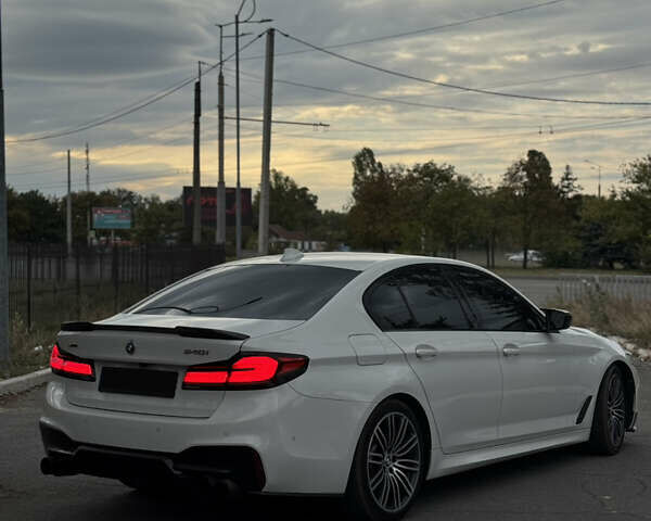 Белый БМВ 5 Серия, объемом двигателя 3 л и пробегом 105 тыс. км за 35999 $, фото 2 на Automoto.ua