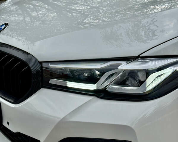 Белый БМВ 5 Серия, объемом двигателя 3 л и пробегом 105 тыс. км за 35999 $, фото 17 на Automoto.ua