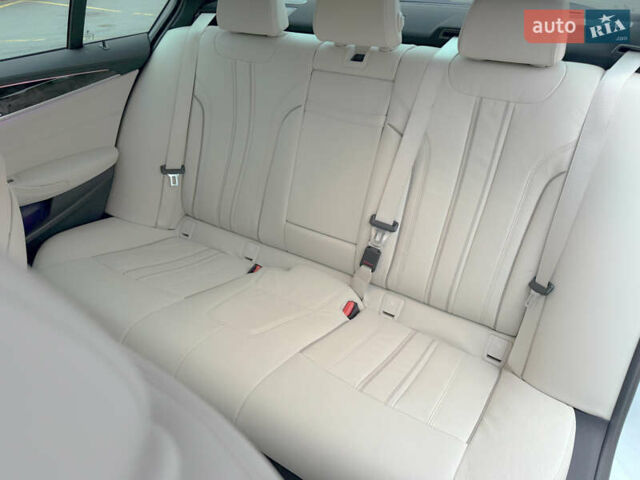 Белый БМВ 5 Серия, объемом двигателя 3 л и пробегом 92 тыс. км за 43800 $, фото 41 на Automoto.ua
