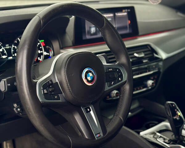 Белый БМВ 5 Серия, объемом двигателя 3 л и пробегом 105 тыс. км за 35999 $, фото 5 на Automoto.ua