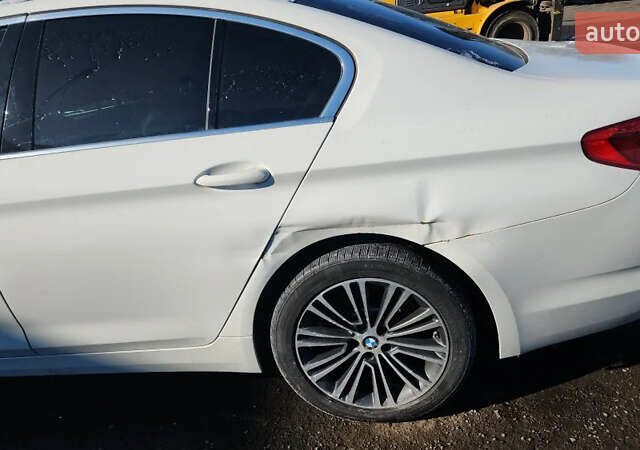 Белый БМВ 5 Серия, объемом двигателя 3 л и пробегом 88 тыс. км за 28000 $, фото 7 на Automoto.ua