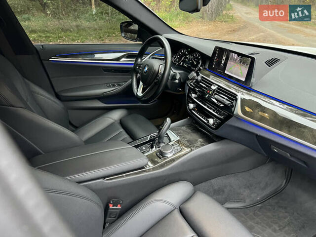 Білий БМВ 5 Серія, об'ємом двигуна 2 л та пробігом 122 тис. км за 29300 $, фото 25 на Automoto.ua