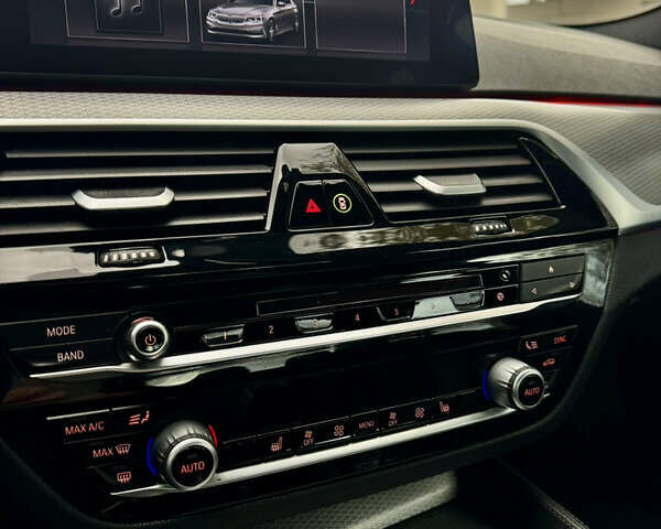 Белый БМВ 5 Серия, объемом двигателя 3 л и пробегом 105 тыс. км за 35999 $, фото 4 на Automoto.ua