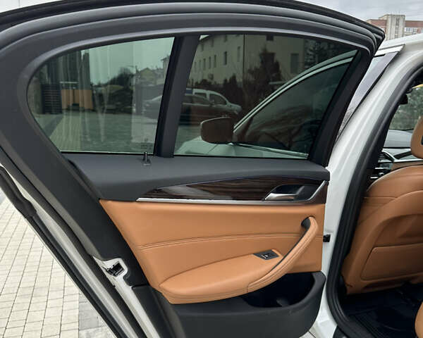 Белый БМВ 5 Серия, объемом двигателя 2 л и пробегом 79 тыс. км за 31999 $, фото 15 на Automoto.ua