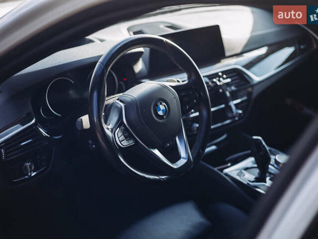 Білий БМВ 5 Серія, об'ємом двигуна 3 л та пробігом 90 тис. км за 37999 $, фото 17 на Automoto.ua