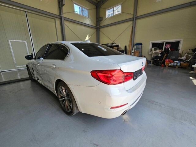 Білий БМВ 5 Серія, об'ємом двигуна 2 л та пробігом 65 тис. км за 19900 $, фото 7 на Automoto.ua