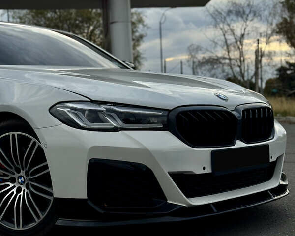 Белый БМВ 5 Серия, объемом двигателя 3 л и пробегом 105 тыс. км за 35999 $, фото 16 на Automoto.ua