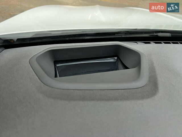 Білий БМВ 5 Серія, об'ємом двигуна 2 л та пробігом 122 тис. км за 29300 $, фото 38 на Automoto.ua