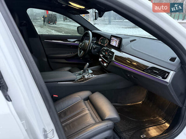 Белый БМВ 5 Серия, объемом двигателя 3 л и пробегом 88 тыс. км за 33000 $, фото 17 на Automoto.ua