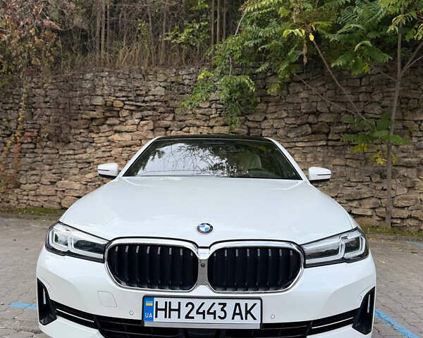 Белый БМВ 5 Серия, объемом двигателя 3 л и пробегом 37 тыс. км за 51499 $, фото 1 на Automoto.ua
