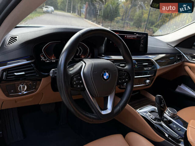 Белый БМВ 5 Серия, объемом двигателя 2 л и пробегом 70 тыс. км за 35500 $, фото 2 на Automoto.ua