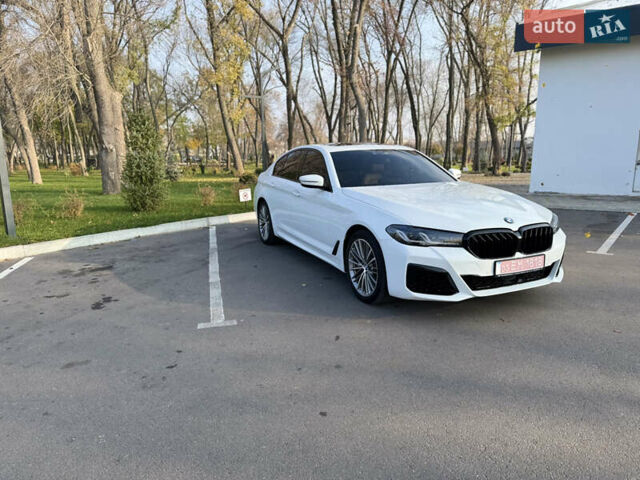 Белый БМВ 5 Серия, объемом двигателя 3 л и пробегом 81 тыс. км за 56500 $, фото 5 на Automoto.ua