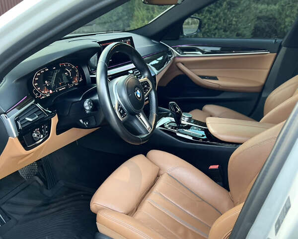 Белый БМВ 5 Серия, объемом двигателя 2 л и пробегом 65 тыс. км за 32500 $, фото 35 на Automoto.ua