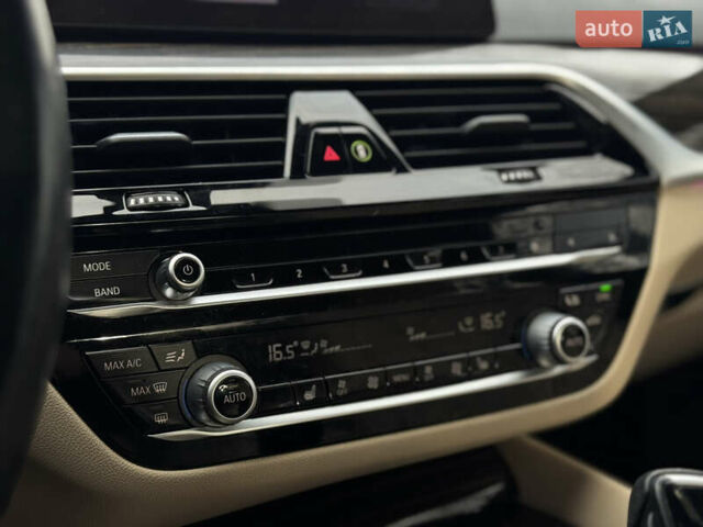 Білий БМВ 5 Серія, об'ємом двигуна 3 л та пробігом 111 тис. км за 39000 $, фото 16 на Automoto.ua