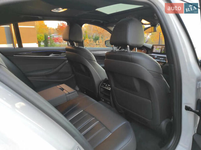 Белый БМВ 5 Серия, объемом двигателя 3 л и пробегом 71 тыс. км за 39000 $, фото 8 на Automoto.ua