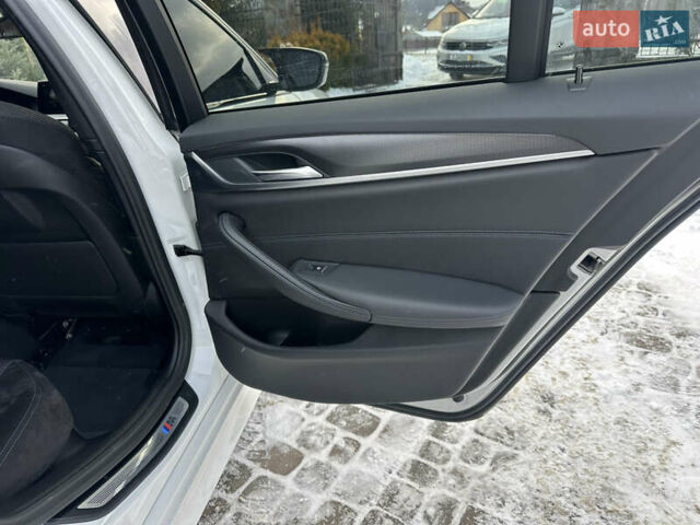 Белый БМВ 5 Серия, объемом двигателя 2 л и пробегом 175 тыс. км за 37650 $, фото 47 на Automoto.ua