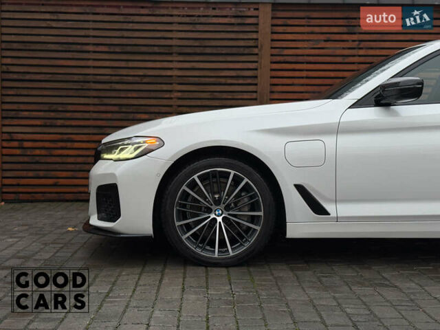 Белый БМВ 5 Серия, объемом двигателя 2 л и пробегом 105 тыс. км за 37000 $, фото 11 на Automoto.ua
