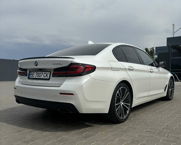 Білий БМВ 5 Серія, об'ємом двигуна 2 л та пробігом 99 тис. км за 36000 $, фото 11 на Automoto.ua