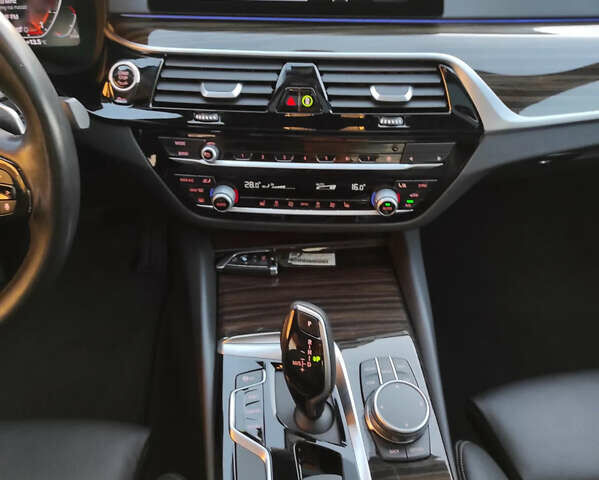 Белый БМВ 5 Серия, объемом двигателя 3 л и пробегом 71 тыс. км за 39000 $, фото 7 на Automoto.ua