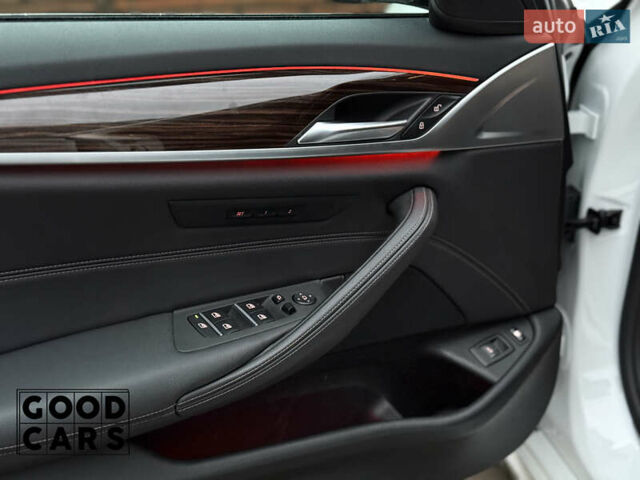 Белый БМВ 5 Серия, объемом двигателя 2 л и пробегом 105 тыс. км за 37000 $, фото 16 на Automoto.ua