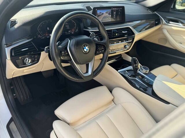 Белый БМВ 5 Серия, объемом двигателя 2 л и пробегом 40 тыс. км за 10000 $, фото 6 на Automoto.ua